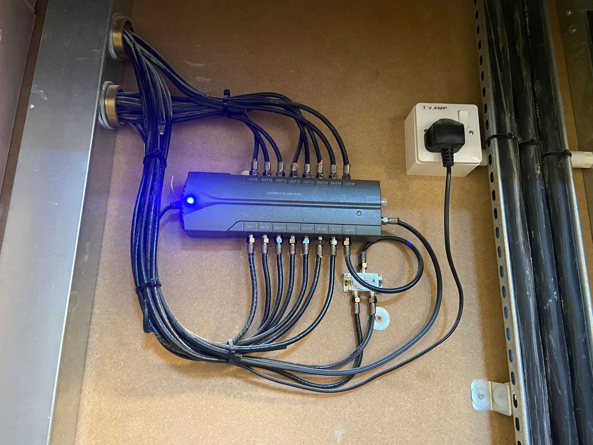 IRS distribution amplifier for multi-room TV setup in Milton Keynes